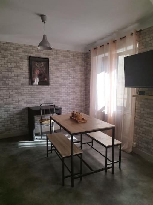 Jolie Maison De Bourg Tout Equipee 10Km D'Ambert Saint-Amant-Roche-Savine Εξωτερικό φωτογραφία