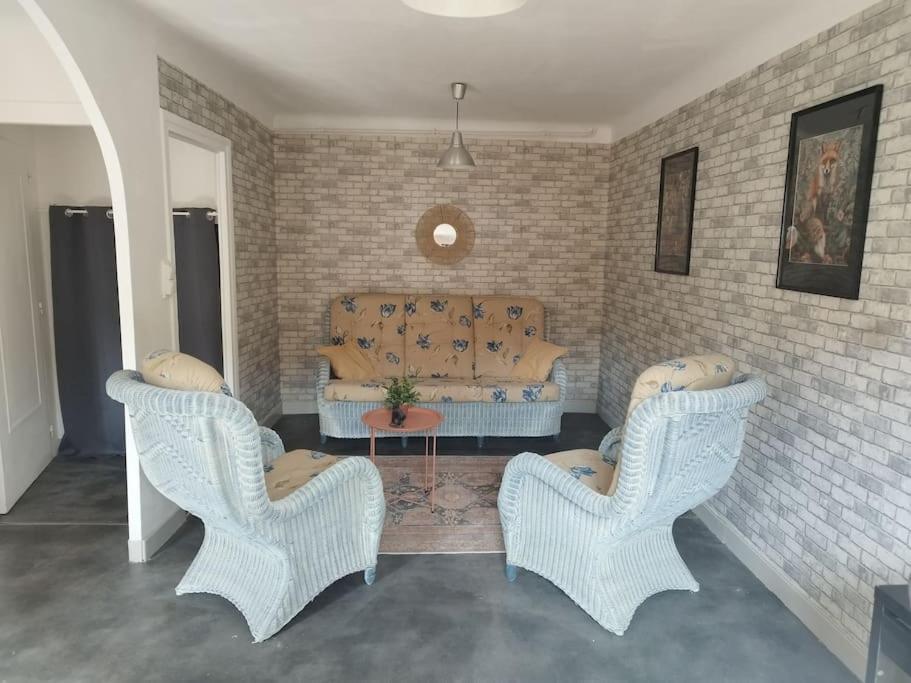 Jolie Maison De Bourg Tout Equipee 10Km D'Ambert Saint-Amant-Roche-Savine Εξωτερικό φωτογραφία