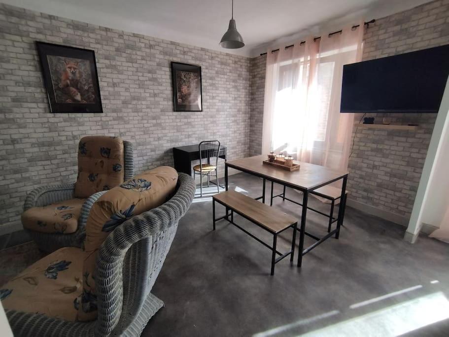 Jolie Maison De Bourg Tout Equipee 10Km D'Ambert Saint-Amant-Roche-Savine Εξωτερικό φωτογραφία